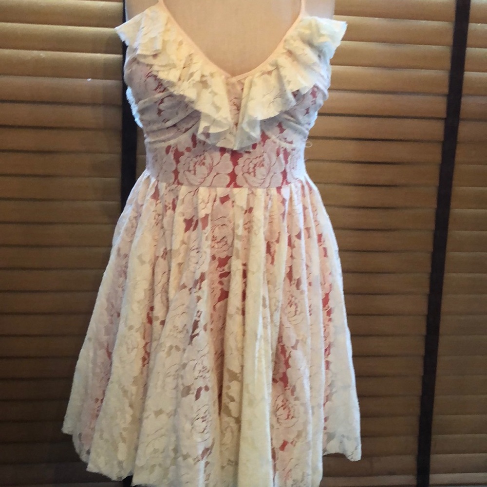 Gorgeous Chelsea & Violet Cream &Coral Lace Dress - Picture 6 of 7